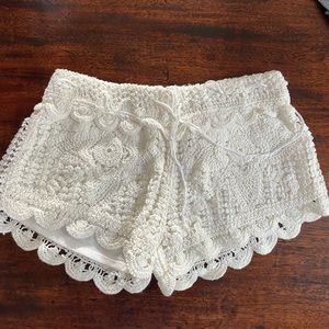 Crochet mini shorts (cream/white)